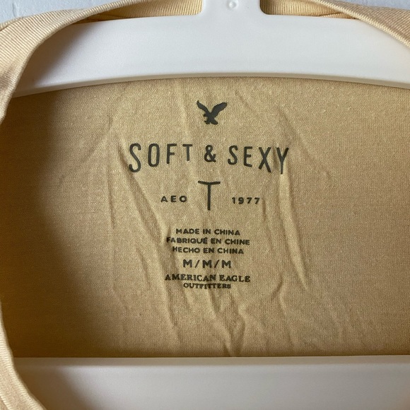 American Eagle Yellow Lettuce Hem Tee - Picture 4 of 4